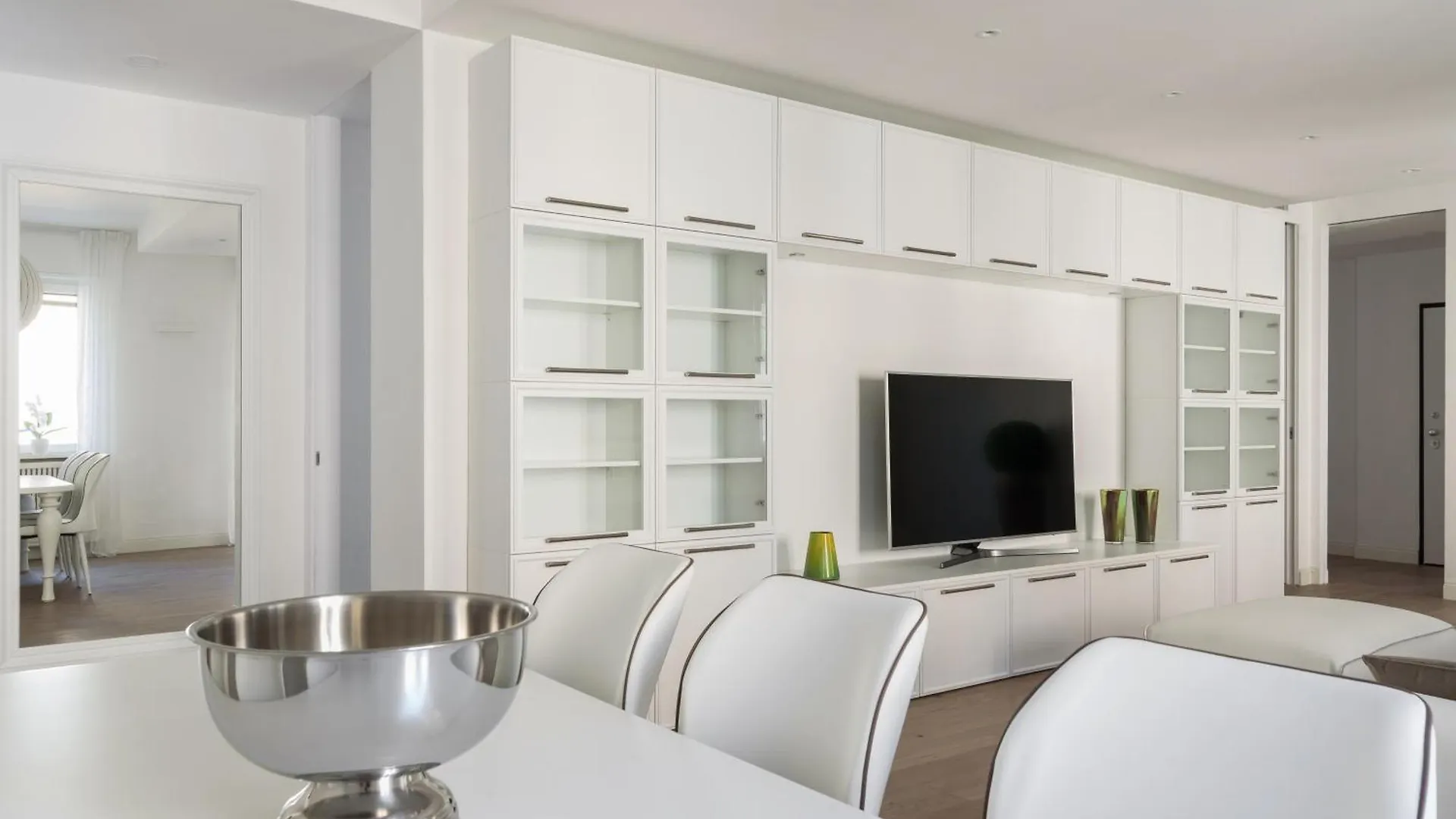 Pure White - By Myhomeincomo Apartment Como