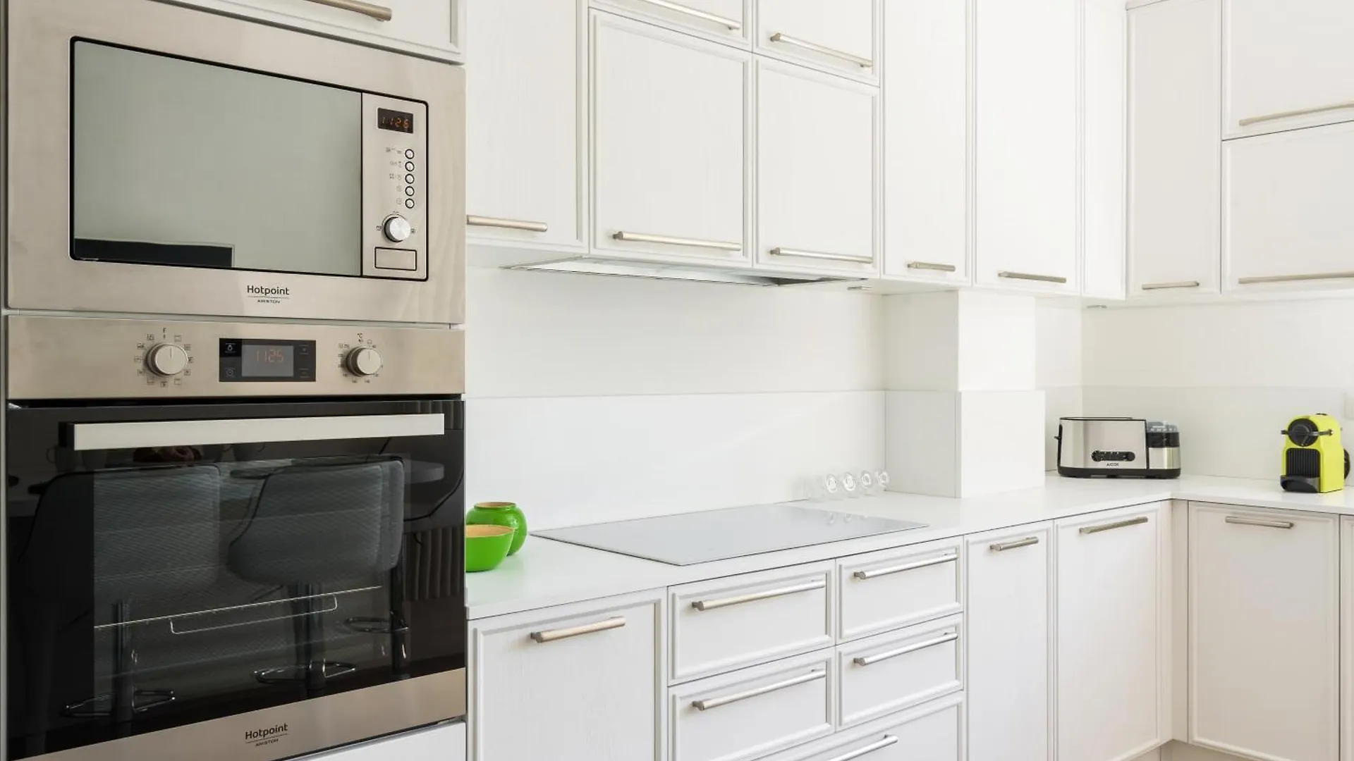 Pure White - By Myhomeincomo Apartment Como