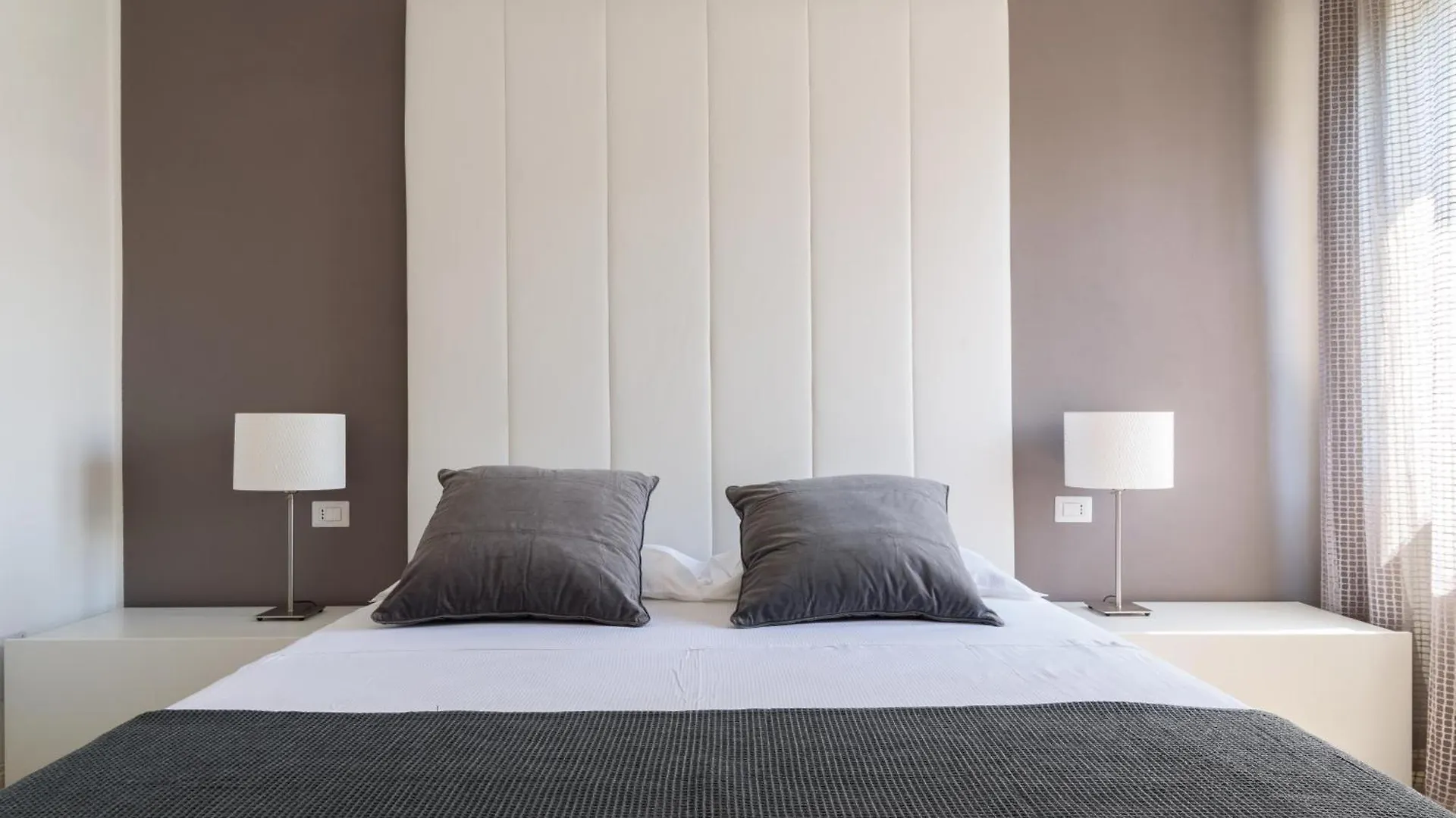 Apartment Pure White - By Myhomeincomo