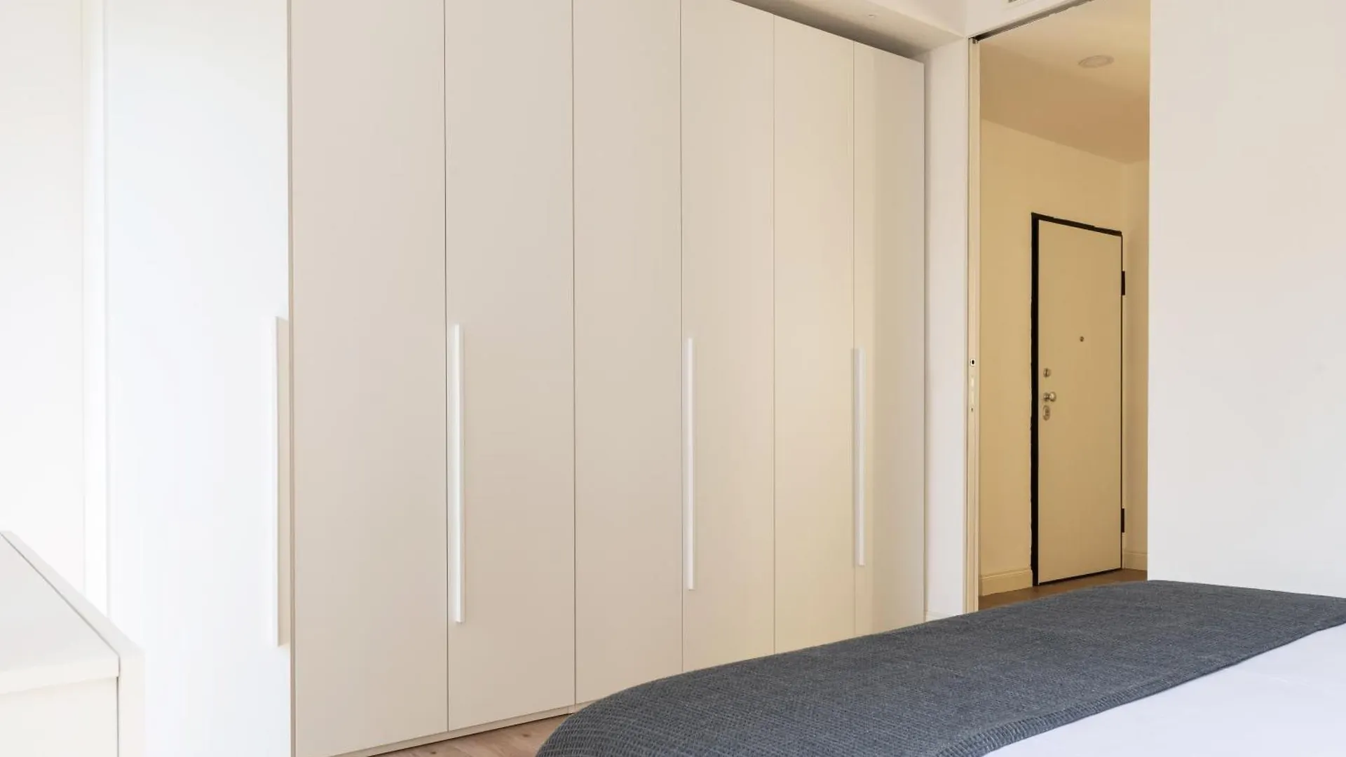 Apartment Pure White - By Myhomeincomo Italy